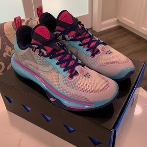 Anta GH5 Basketball Shoes. Men’s size 11. Very Gently Used